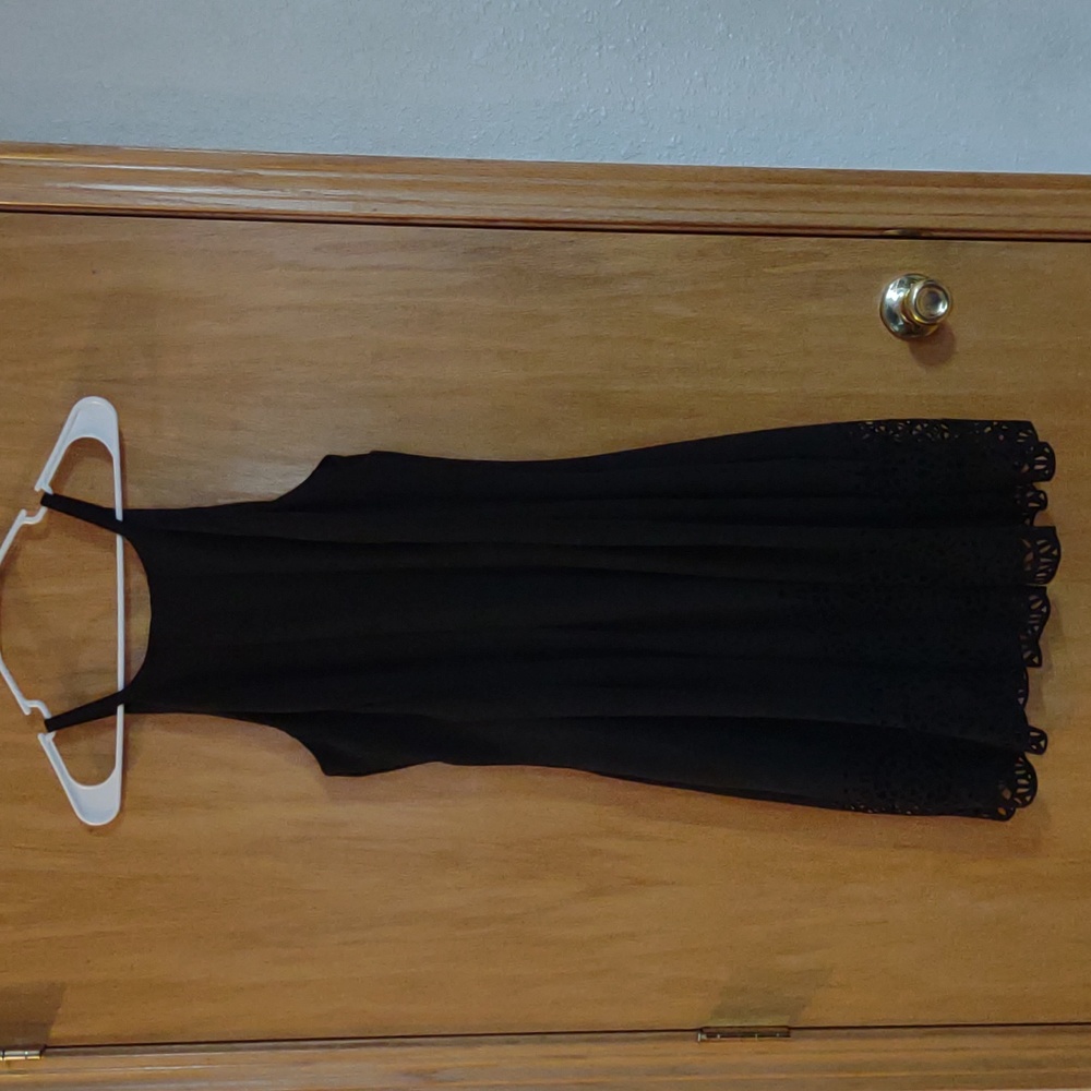 Semi Formal Vince Camuto size 12 black women's laser cut dress sleeveless Prom